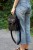 kobieta z czarną elegancką sportową listonoszką torbą z cordury cargo by owee