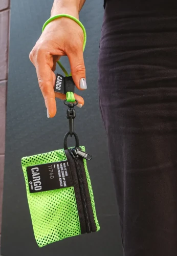 brelok neon yellow saszetka.webp