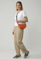 halfmoon-small-orange-500-na-modelu-3.webp