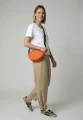 halfmoon-small-orange-500-na-modelu-4.webp