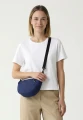 halfmoon-small-navy-na-modelu-6.webp