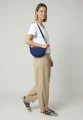 halfmoon-small-navy-na-modelu-4.webp