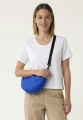 halfmoon-small-royal-blue-na-modelu-8.webp