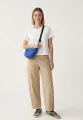 halfmoon-small-royal-blue-na-modelu-7.webp