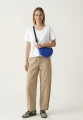 halfmoon-small-royal-blue-na-modelu-5.webp