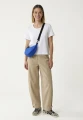 halfmoon-small-royal-blue-na-modelu-2.webp