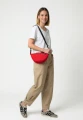 halfmoon-small-red-na-modelu-2.webp