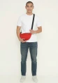 halfmoon-small-red-na-modelu-7.webp