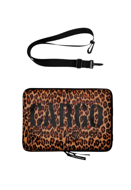 etui-na-laptopa-cargo-by-owee-wild-panterka-front2.webp