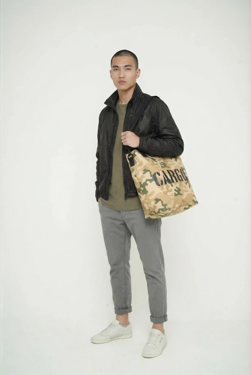 torba-medium-woodland-na-modelu2.webp