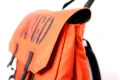 Plecak CLASSIC orange LARGE - krawędź klapy.jpg