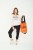 kobieta z pojemną pomarańczową wytrzymałą torbą mesh miejską cargo by owee