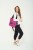 kobieta z małą fioletową magenta wytrzymałą torbą miejską z cordury cargo by owee